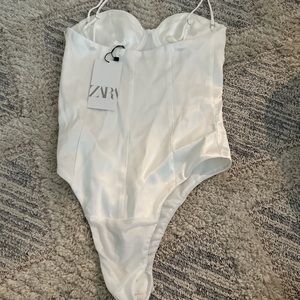 NWT zara bodysuit. This is so cute and flattering. Size Small Bought for $26